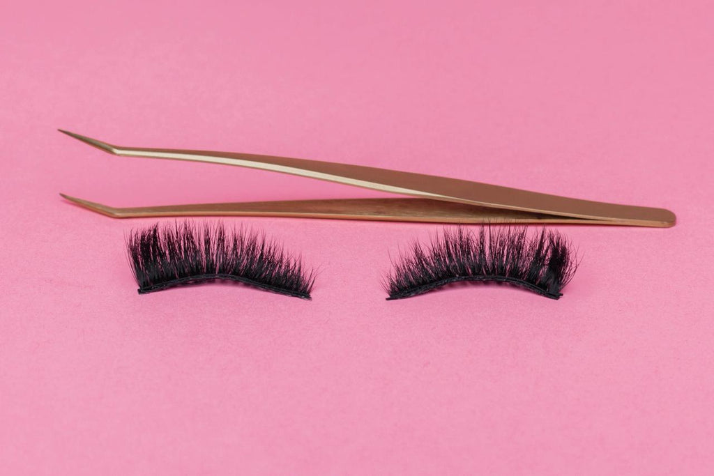 Feline Femme - Cat Eye Lash x2